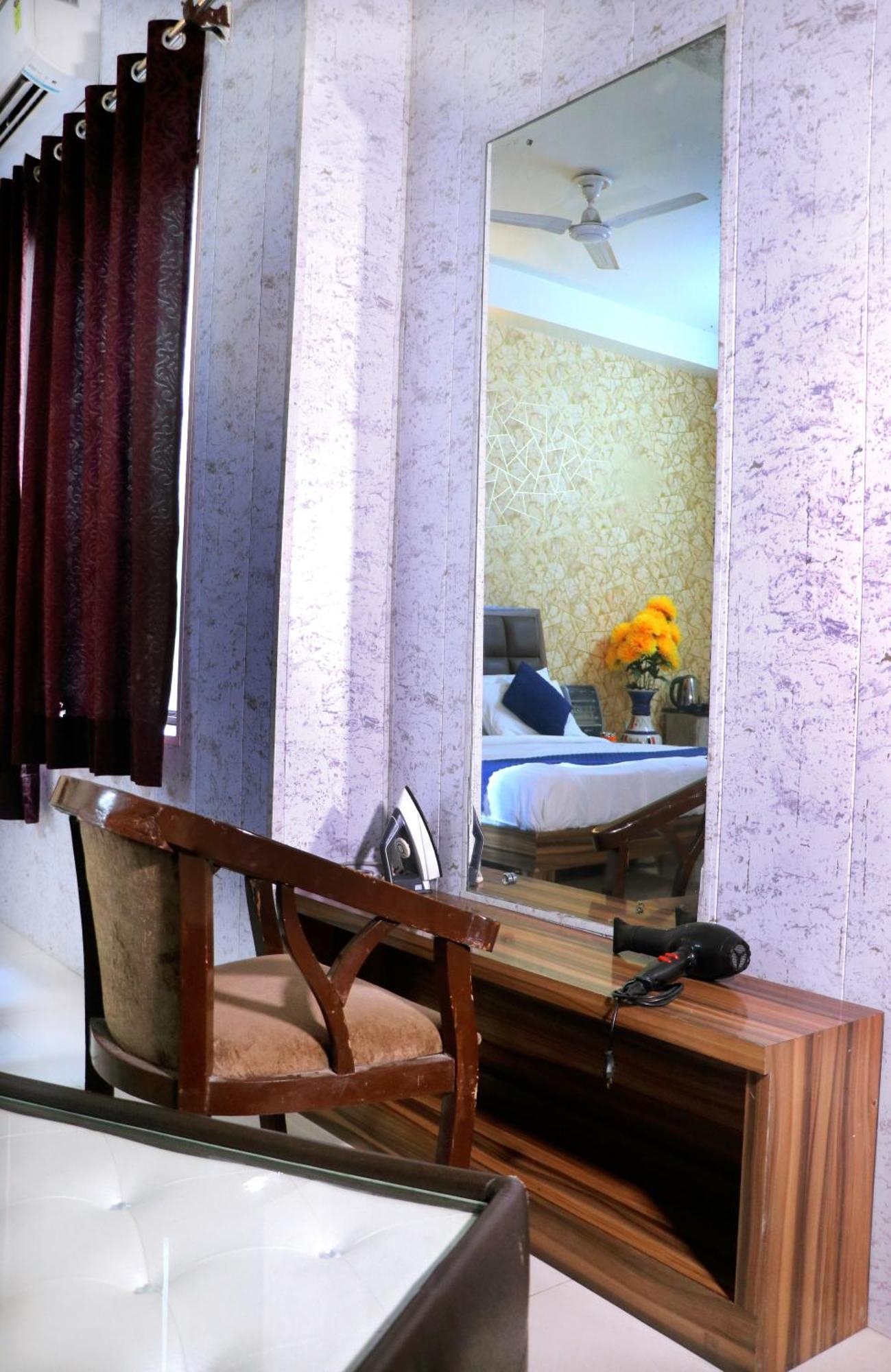 Hotel Panache Mathura Buitenkant foto