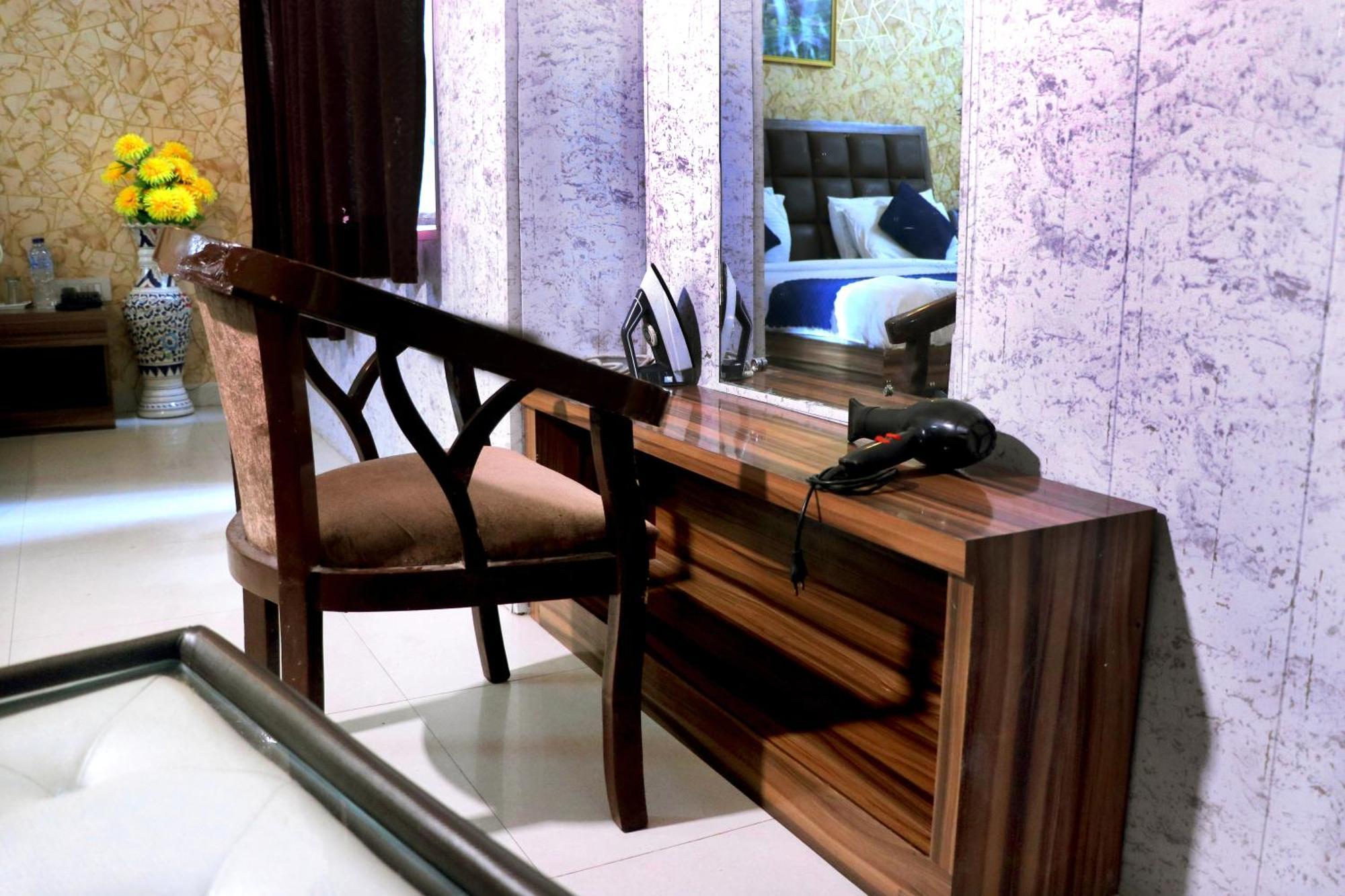 Hotel Panache Mathura Buitenkant foto